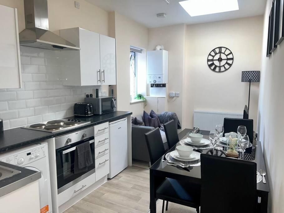 2 Bedroom Apartment With Balcony Oxford Exterior foto